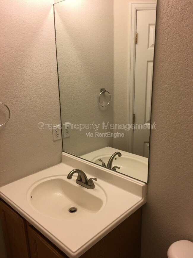 Building Photo - 574 W 91st Dr