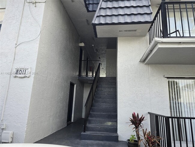 Building Photo - 8011 W 6th Ave