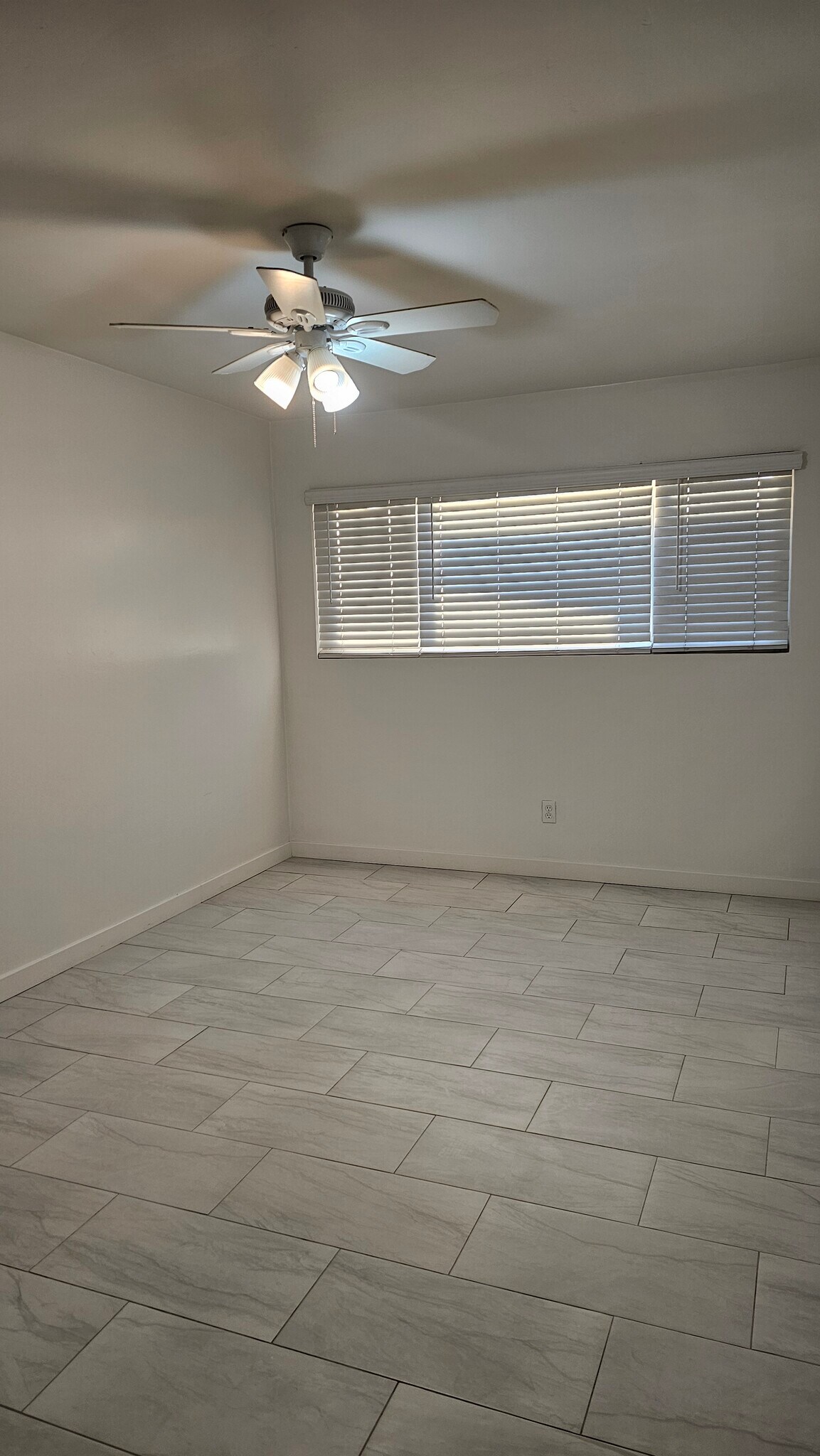 Building Photo - 5914 Streamview Dr