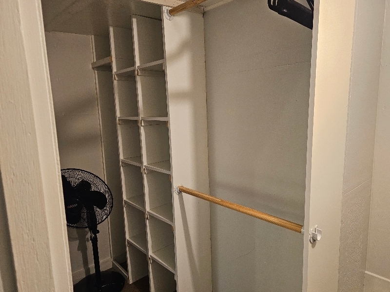 Building Photo - 5607 Cir Dr E