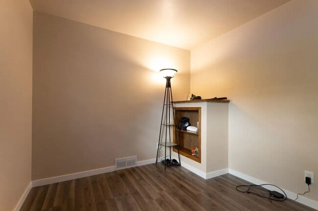 Building Photo - Click the “Apply Now” button or email wapmrentals@gmail.com for a prompt response.