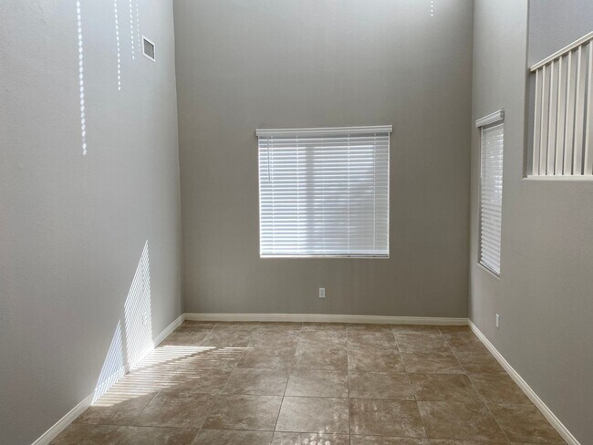Building Photo - NW!!! 4 bedrooms!!! Pool and Spa!!! All ti...