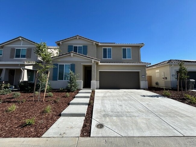 Building Photo - Beautiful Newer 4 Bedroom 3 Bathroom with ...