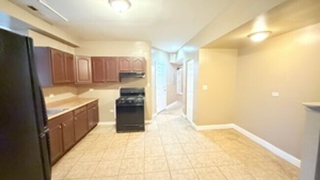 Building Photo - 8017 S Phillips Ave