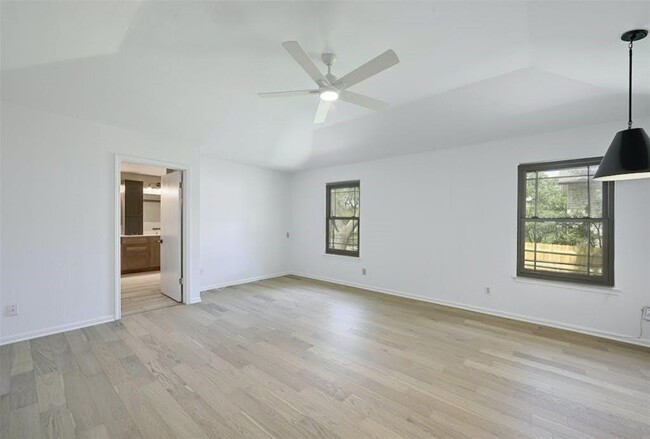 Building Photo - 2115 Wychwood Dr