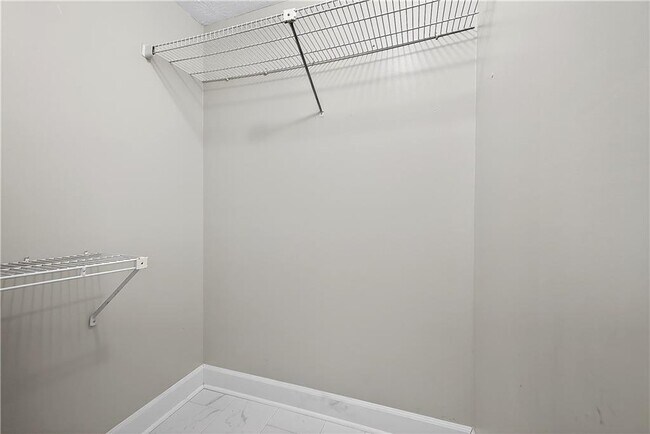 Building Photo - 679 Anderson Walk