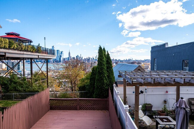 Building Photo - 818 Palisade Ave