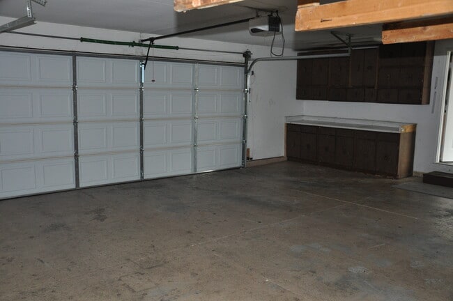 Building Photo - 900 Franora Dr