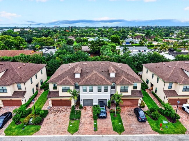 Building Photo - 2833 Troubadour St