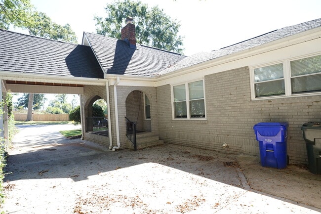 Building Photo - 714 Arlington Ave