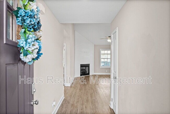 Building Photo - 314 Lugano Ln