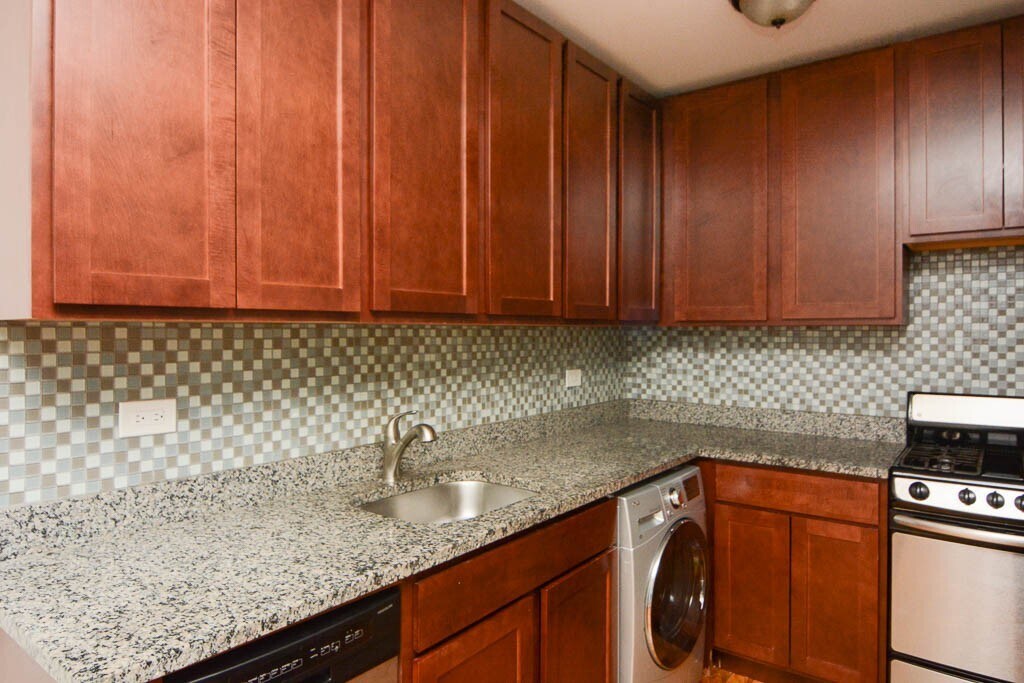 Building Photo - 562 W Arlington