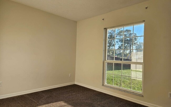 Building Photo - 122 SW Gerald Conner Dr