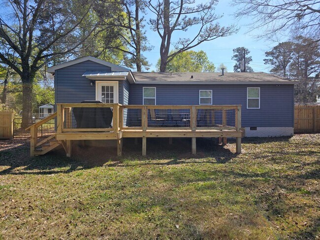 Building Photo - 1533 Emily Ave