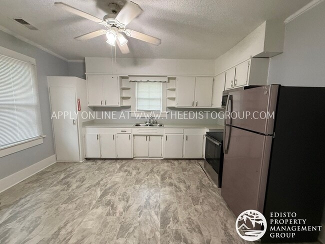 Building Photo - Affordable & Spacious 2-Bedroom in Convenient Orangeburg Location