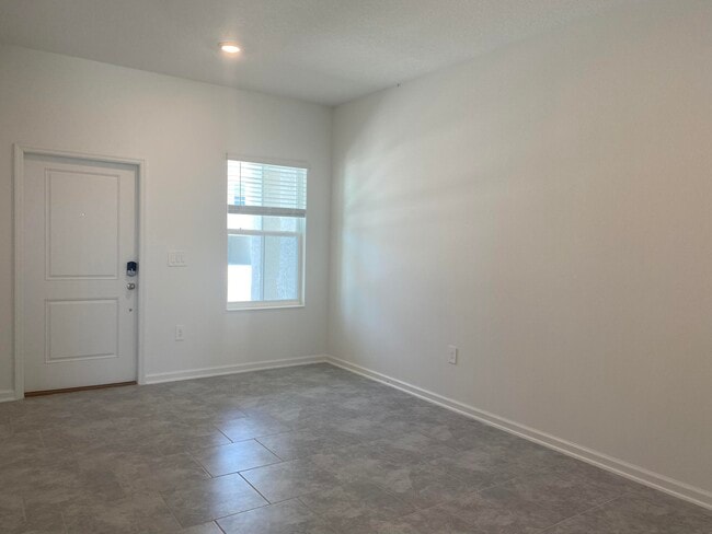 Building Photo - 3327 Laurent Lp