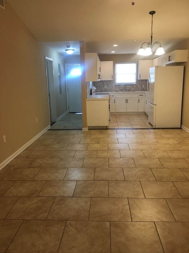 Building Photo - 132 Leeswood Cir