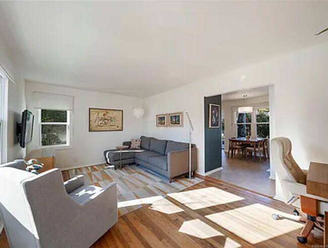 Building Photo - 2 Bed | 1 Bath | Brookside