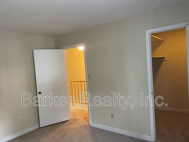 Building Photo - 7042 Longstreet Dr