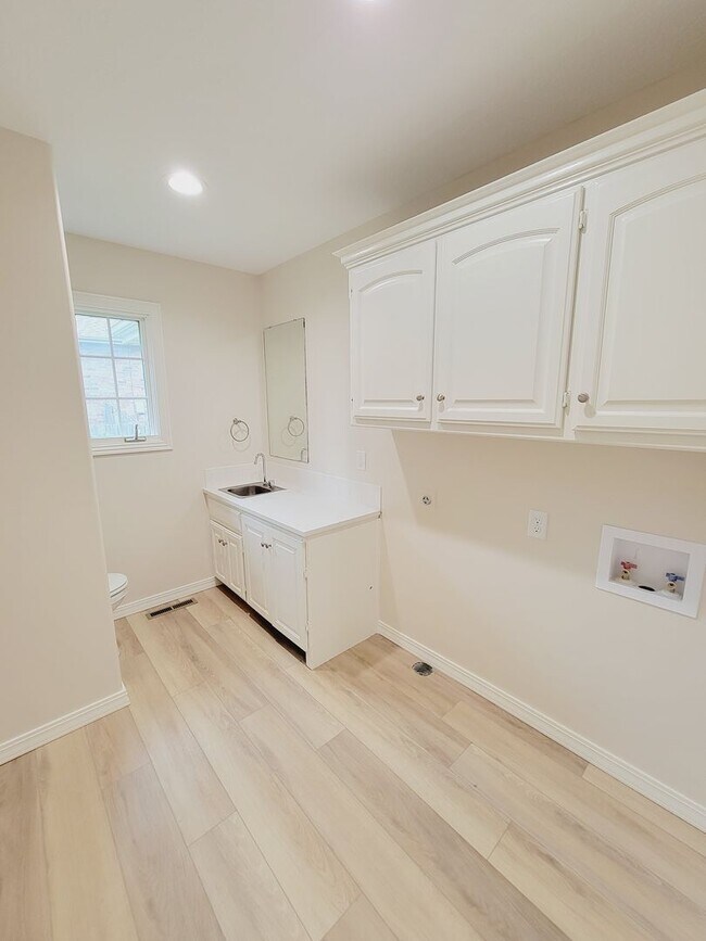 Building Photo - Lots Of New in Marlborough Manor w/ 3 Car Garage