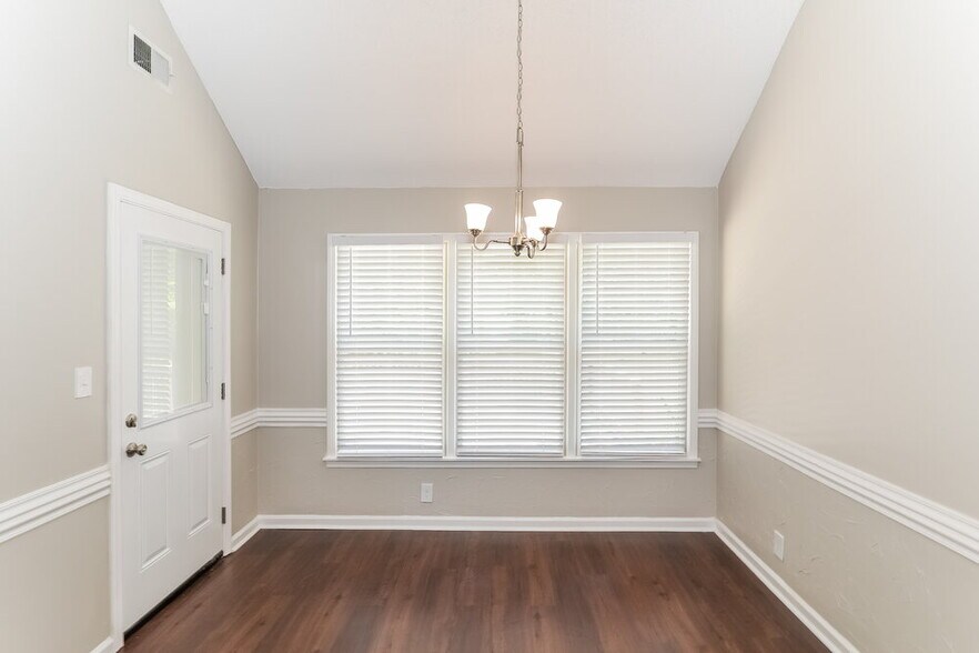 Building Photo - 8642 Tropicana Dr N