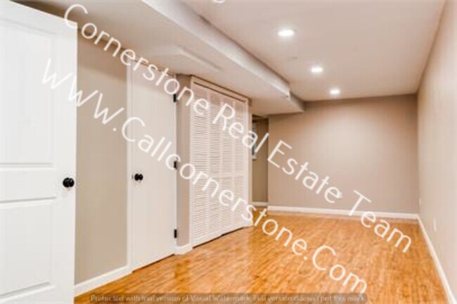 Building Photo - 667 Shooks Ln