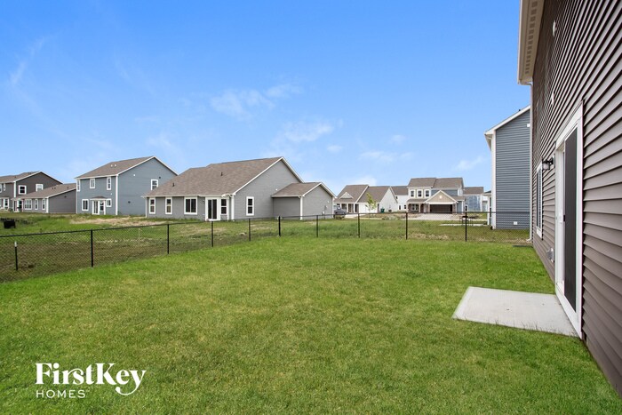 Building Photo - 6292 N Woodhaven Dr
