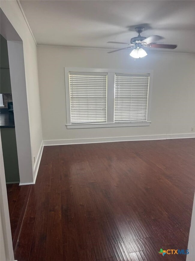 Building Photo - 724 N Beal St