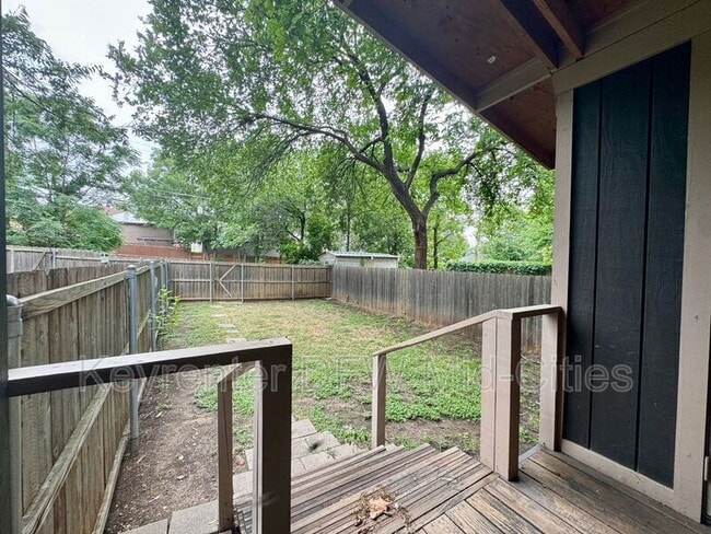 Building Photo - 311 N Oak Cliff Blvd
