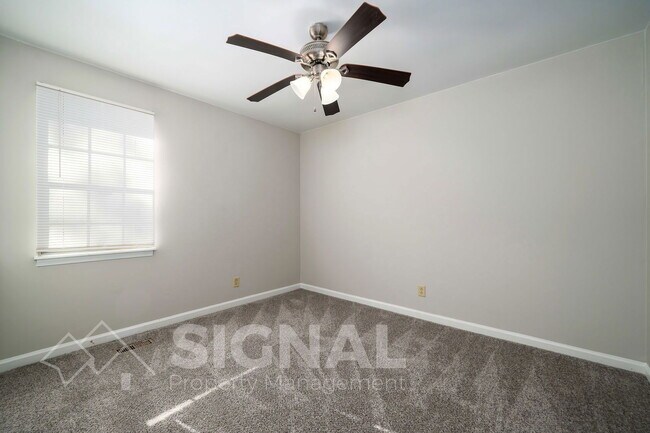 Building Photo - 93 Moonglow Dr