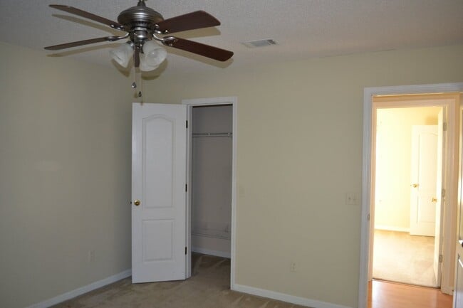Building Photo - Home For Rent