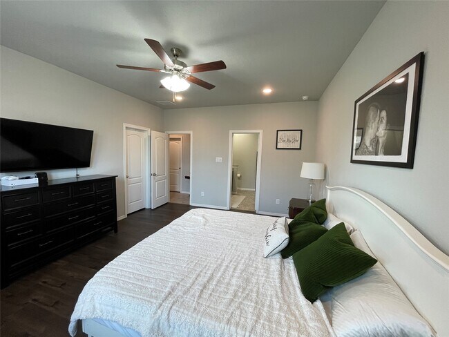 Building Photo - 25511 Northpark Lake Dr