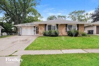 Building Photo - 823 Oriole Dr