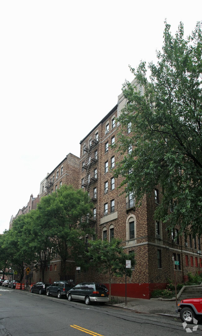 Building Photo - Isham Gardens