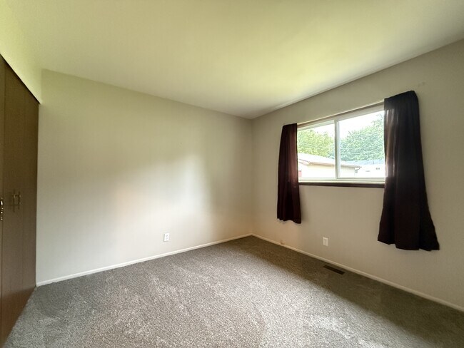 Building Photo - 208 Wallace Dr