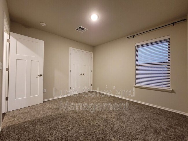 Building Photo - 8808 SW 45th St