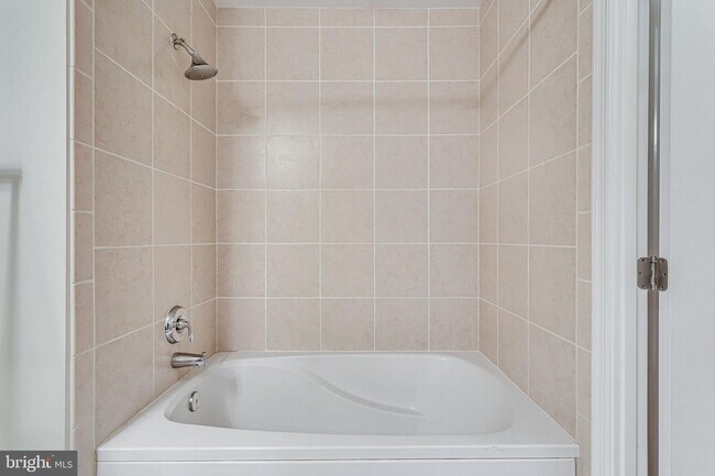 Building Photo - 155 Potomac Passage