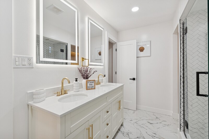 Building Photo - 1937 Foster Ave