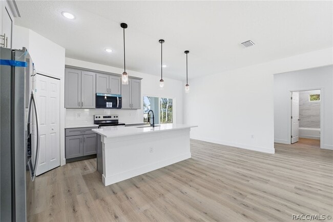 Building Photo - 2275 W Linden Dr