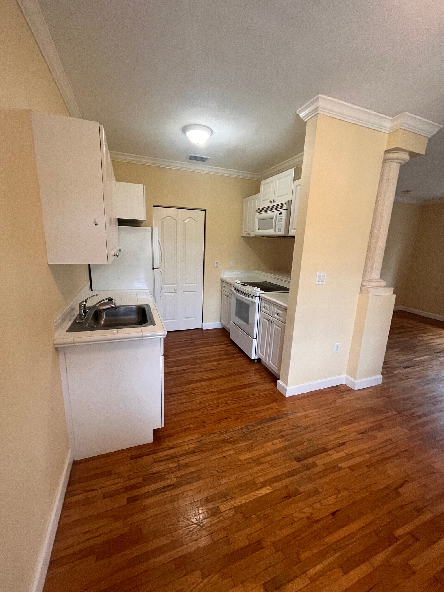 Building Photo - 45 Antilla Ave