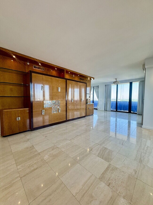 Building Photo - 19667 Turnberry Way