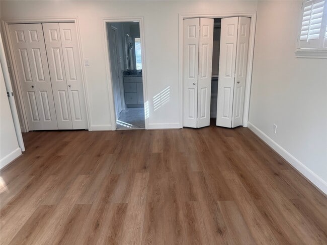 Building Photo - 4726 Ivanhoe St