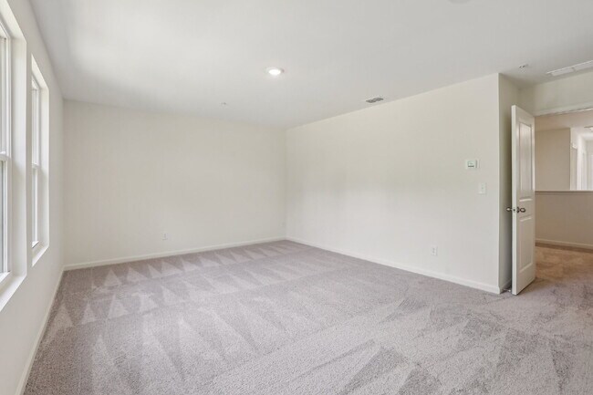 Building Photo - New Construction 4BR/3BA Duplex in Poinciana – Move-In Ready Rental