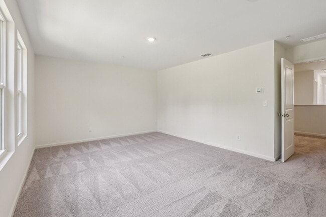 Building Photo - Stylish 3BR/2.5BA Home in Grey Hawk Community | $2,500/Month
