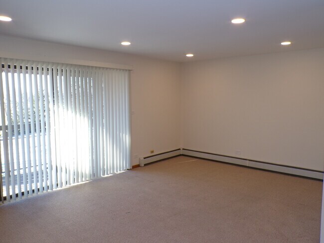 Building Photo - 809 S Dwyer Ave