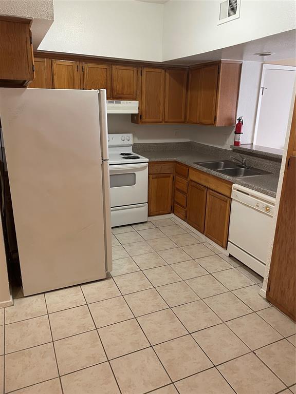 Building Photo - 8655 Village of Fondren