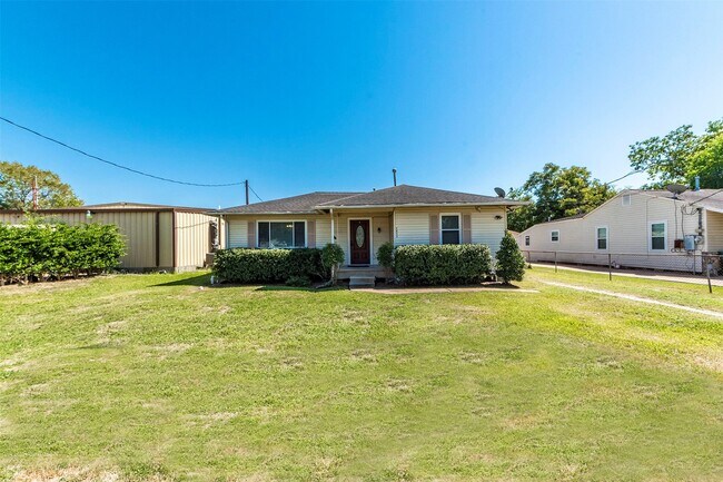 Building Photo - 2835 Beverly Rd