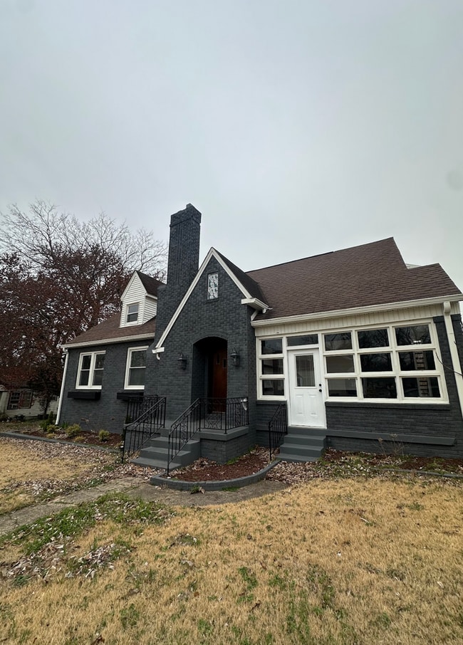 Building Photo - Stunning Historic Home - Sheffield, AL