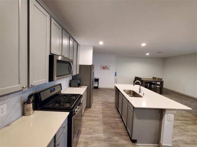 Building Photo - 6910 Dell Vista Drive