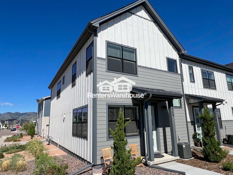 Primary Photo - 8049 Yampa River Ave